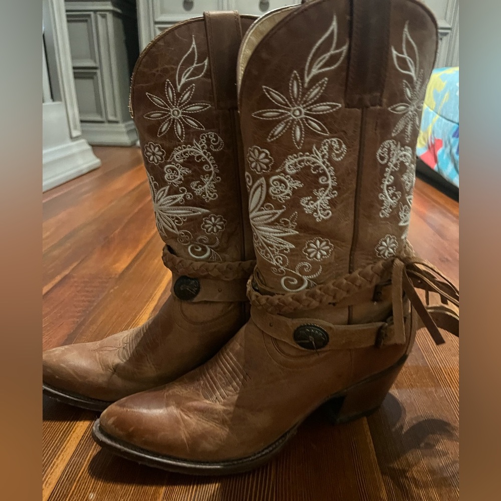 Shyanne Women’s floral cowboy boot